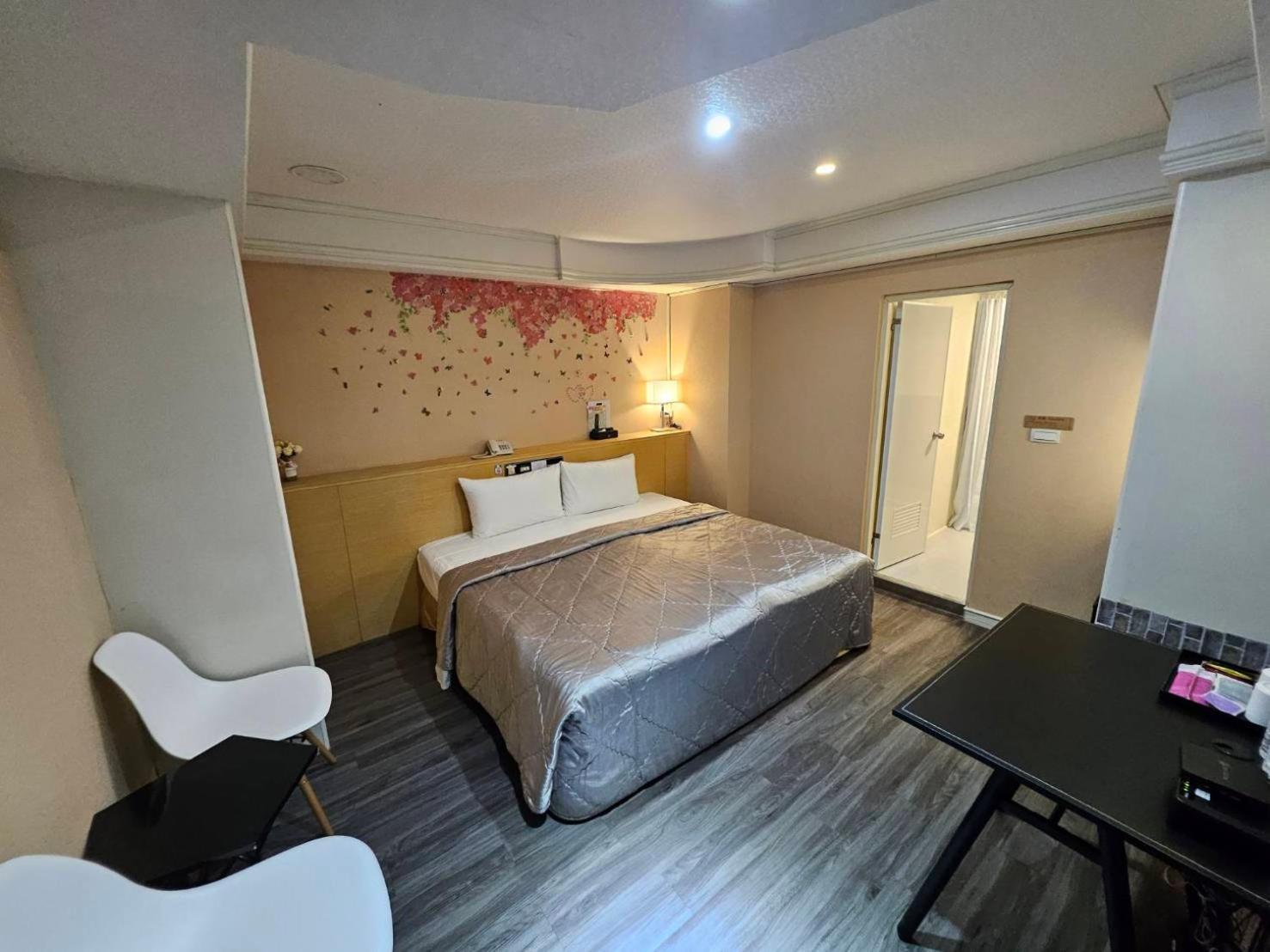Joy Garden Hotel Kaohsiung Exterior photo